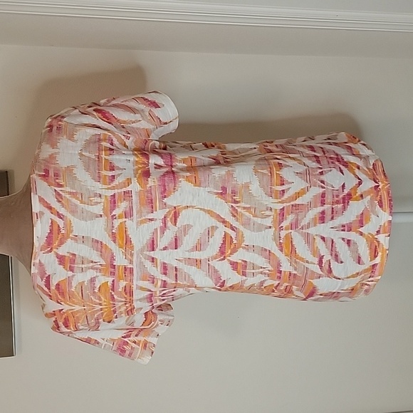 Chico's V-Neck, Single Pocket Tee. White with Pinks and Oranges, EUC, NO SIZE - Picture 4 of 9